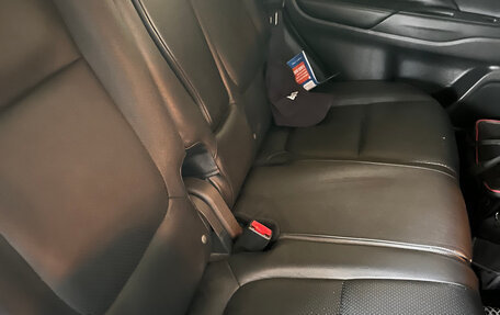 Mitsubishi Outlander III рестайлинг 3, 2013 год, 1 550 000 рублей, 5 фотография