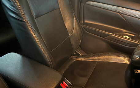 Mitsubishi Outlander III рестайлинг 3, 2013 год, 1 550 000 рублей, 7 фотография