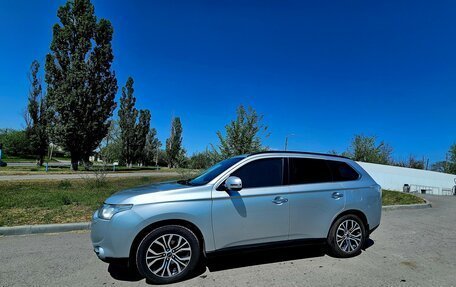 Mitsubishi Outlander III рестайлинг 3, 2013 год, 1 550 000 рублей, 4 фотография