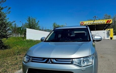 Mitsubishi Outlander III рестайлинг 3, 2013 год, 1 550 000 рублей, 10 фотография