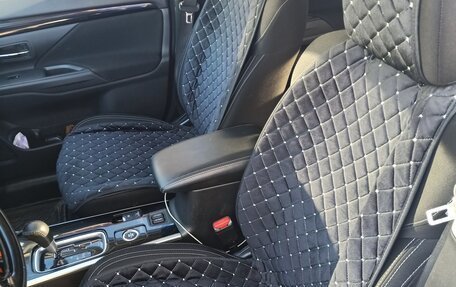 Mitsubishi Outlander III рестайлинг 3, 2020 год, 2 299 000 рублей, 15 фотография