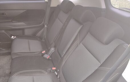 Mitsubishi Outlander III рестайлинг 3, 2022 год, 2 650 000 рублей, 10 фотография