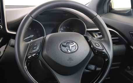 Toyota C-HR I рестайлинг, 2019 год, 2 089 000 рублей, 12 фотография