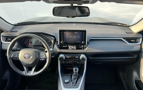 Toyota RAV4, 2021 год, 3 970 000 рублей, 6 фотография