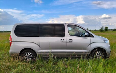 Hyundai H-1 II рестайлинг, 2021 год, 3 380 000 рублей, 2 фотография