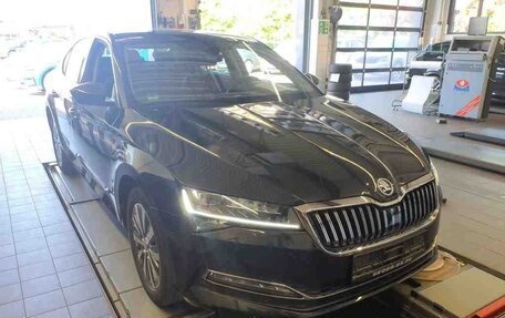 Skoda Superb III рестайлинг, 2022 год, 2 425 000 рублей, 4 фотография