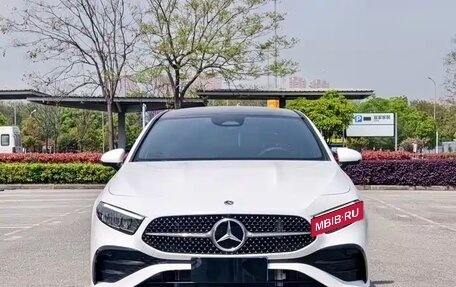 Mercedes-Benz A-Класс, 2023 год, 2 400 000 рублей, 3 фотография