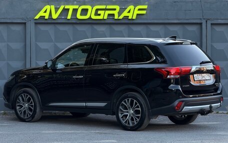 Mitsubishi Outlander III рестайлинг 3, 2018 год, 2 780 000 рублей, 4 фотография