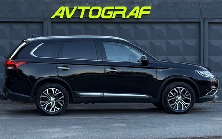 Mitsubishi Outlander III рестайлинг 3, 2018 год, 2 780 000 рублей, 8 фотография