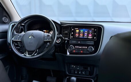 Mitsubishi Outlander III рестайлинг 3, 2018 год, 2 780 000 рублей, 13 фотография