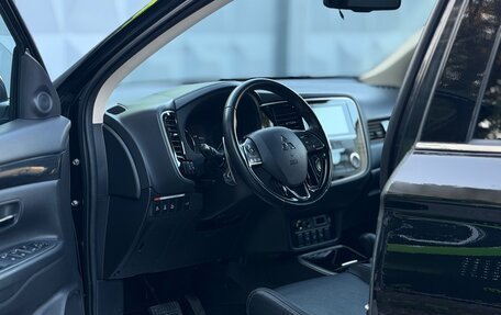 Mitsubishi Outlander III рестайлинг 3, 2018 год, 2 780 000 рублей, 10 фотография