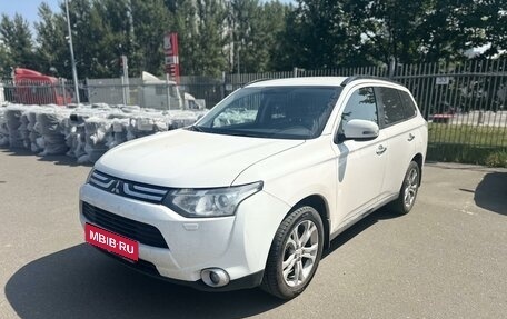 Mitsubishi Outlander III рестайлинг 3, 2013 год, 1 369 000 рублей, 1 фотография