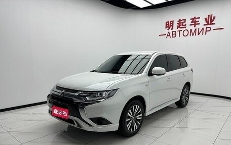 Mitsubishi Outlander III рестайлинг 3, 2022 год, 1 630 000 рублей, 1 фотография