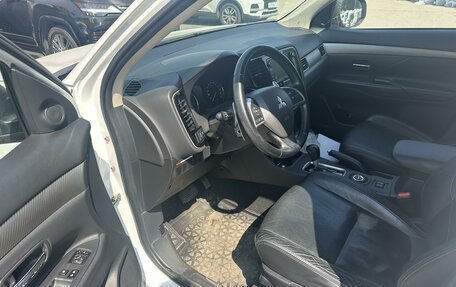 Mitsubishi Outlander III рестайлинг 3, 2013 год, 1 369 000 рублей, 7 фотография