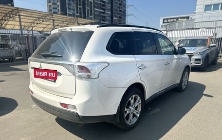 Mitsubishi Outlander III рестайлинг 3, 2013 год, 1 369 000 рублей, 3 фотография