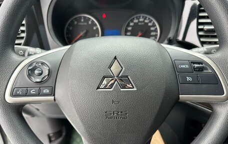 Mitsubishi Outlander III рестайлинг 3, 2022 год, 1 630 000 рублей, 8 фотография