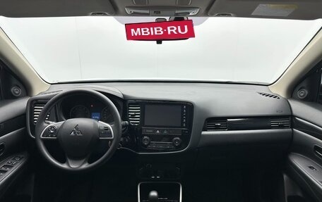 Mitsubishi Outlander III рестайлинг 3, 2022 год, 1 630 000 рублей, 7 фотография