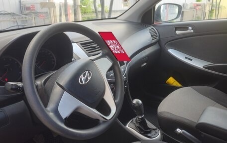 Hyundai Solaris II рестайлинг, 2012 год, 760 000 рублей, 1 фотография