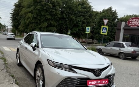 Toyota Camry, 2020 год, 3 000 000 рублей, 1 фотография