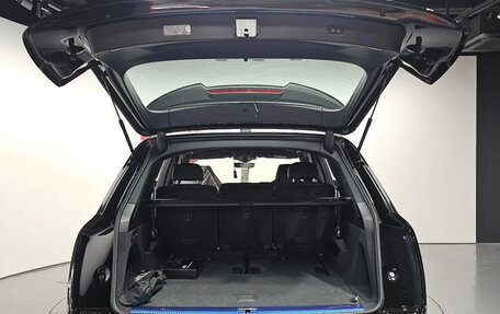 Audi Q7, 2026 год, 12 000 000 рублей, 17 фотография