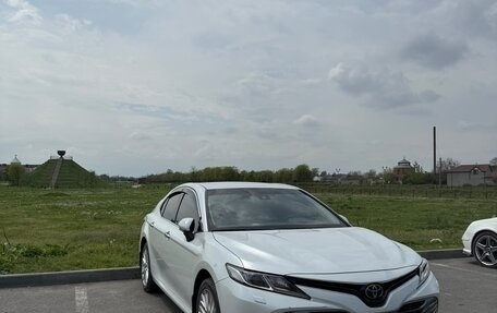 Toyota Camry, 2020 год, 3 000 000 рублей, 2 фотография