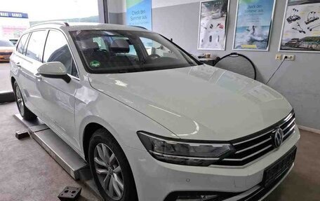 Volkswagen Passat B8 рестайлинг, 2023 год, 2 225 000 рублей, 3 фотография