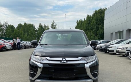 Mitsubishi Outlander III рестайлинг 3, 2018 год, 1 870 000 рублей, 3 фотография