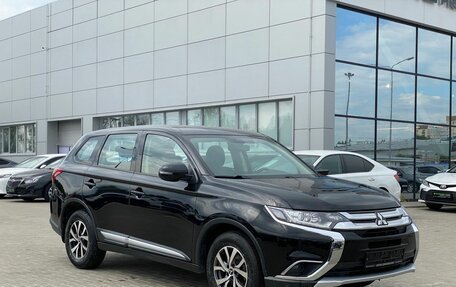 Mitsubishi Outlander III рестайлинг 3, 2018 год, 1 870 000 рублей, 2 фотография