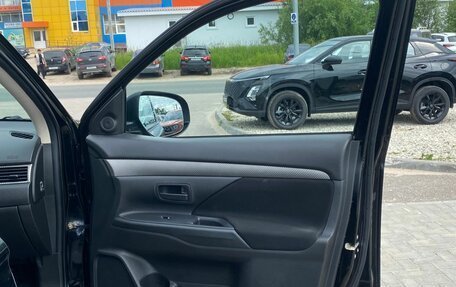 Mitsubishi Outlander III рестайлинг 3, 2018 год, 1 870 000 рублей, 8 фотография