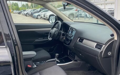 Mitsubishi Outlander III рестайлинг 3, 2018 год, 1 870 000 рублей, 9 фотография