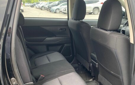 Mitsubishi Outlander III рестайлинг 3, 2018 год, 1 870 000 рублей, 11 фотография