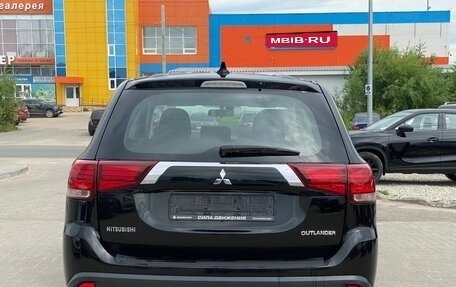 Mitsubishi Outlander III рестайлинг 3, 2018 год, 1 870 000 рублей, 6 фотография