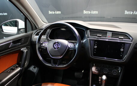 Volkswagen Tiguan II, 2017 год, 2 800 000 рублей, 21 фотография