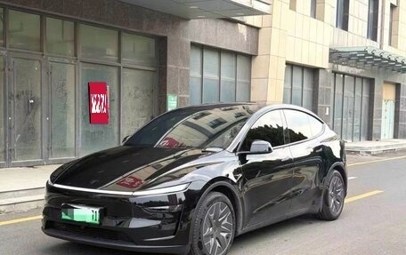 Tesla Model Y I, 2025 год, 7 987 000 рублей, 1 фотография