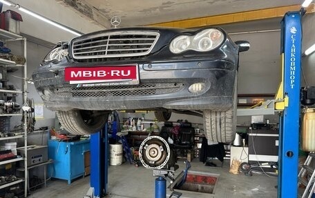 Mercedes-Benz C-Класс, 2004 год, 695 000 рублей, 3 фотография