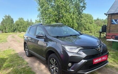 Toyota RAV4, 2015 год, 2 295 000 рублей, 2 фотография