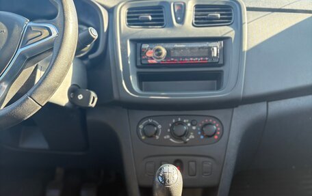 Renault Logan II, 2019 год, 649 000 рублей, 13 фотография