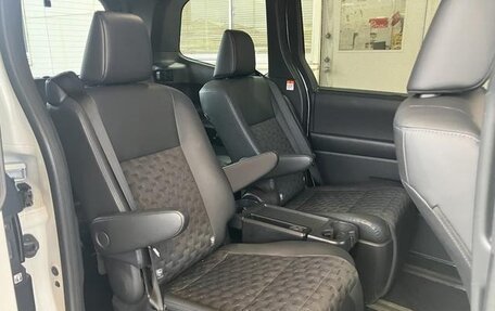 Toyota Voxy, 2025 год, 3 700 100 рублей, 26 фотография