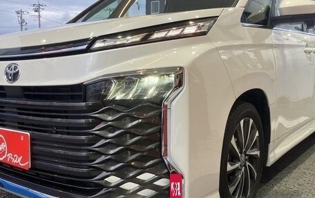 Toyota Voxy, 2025 год, 3 700 100 рублей, 13 фотография