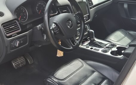 Volkswagen Touareg III, 2011 год, 2 300 000 рублей, 1 фотография