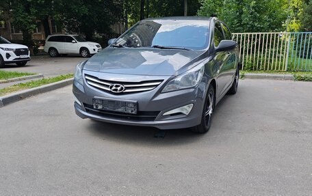 Hyundai Solaris II рестайлинг, 2015 год, 900 000 рублей, 2 фотография