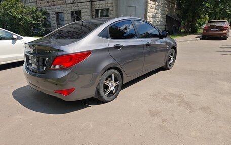 Hyundai Solaris II рестайлинг, 2015 год, 900 000 рублей, 5 фотография