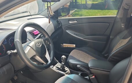 Hyundai Solaris II рестайлинг, 2015 год, 900 000 рублей, 10 фотография