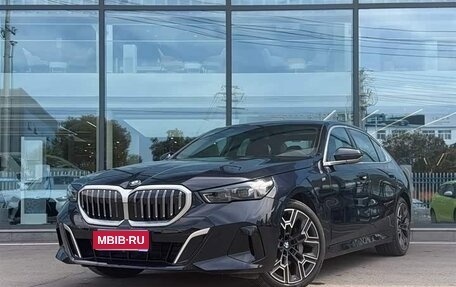 BMW 5 серия, 2025 год, 6 853 000 рублей, 1 фотография