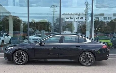 BMW 5 серия, 2025 год, 6 853 000 рублей, 3 фотография
