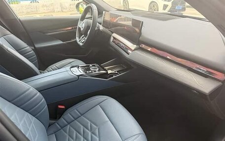 BMW 5 серия, 2025 год, 6 853 000 рублей, 9 фотография