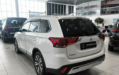 Mitsubishi Outlander III рестайлинг 3, 2020 год, 2 599 000 рублей, 11 фотография