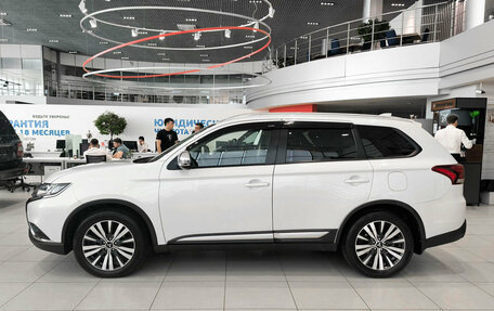 Mitsubishi Outlander III рестайлинг 3, 2020 год, 2 599 000 рублей, 12 фотография
