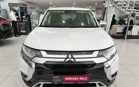 Mitsubishi Outlander III рестайлинг 3, 2020 год, 2 599 000 рублей, 3 фотография