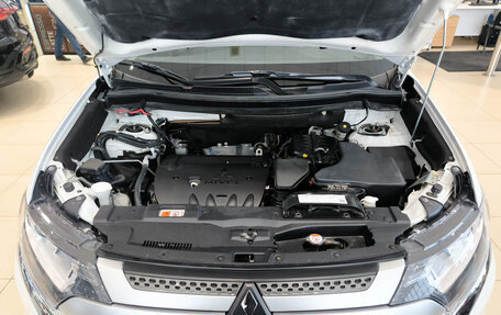 Mitsubishi Outlander III рестайлинг 3, 2020 год, 2 599 000 рублей, 13 фотография